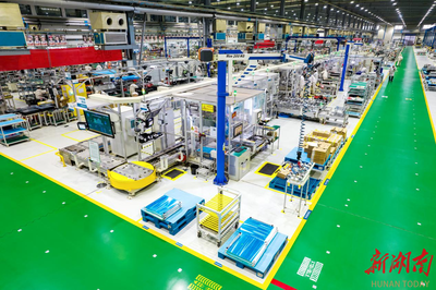 聚焦轨博会①丨超级工厂“智造”动车“大脑” 计算机网络信息咨询如何驱动轨道交通智能化